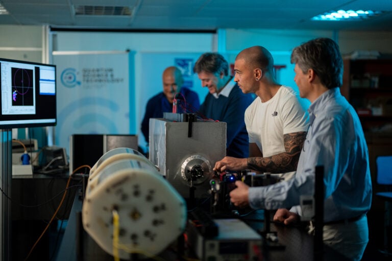 CMRE scientists working in the quantum lab