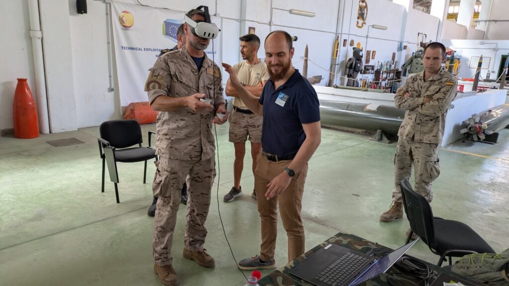 Photos taken during a demonstration organized with the Spanish Navy Diving Centre (CBA) and the Mine Countermeasures Unit (UBMCM).