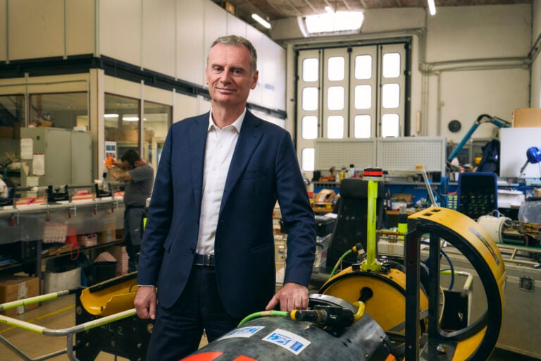 Dr Eric Pouliquen, Director of CMRE in the engineering facility.